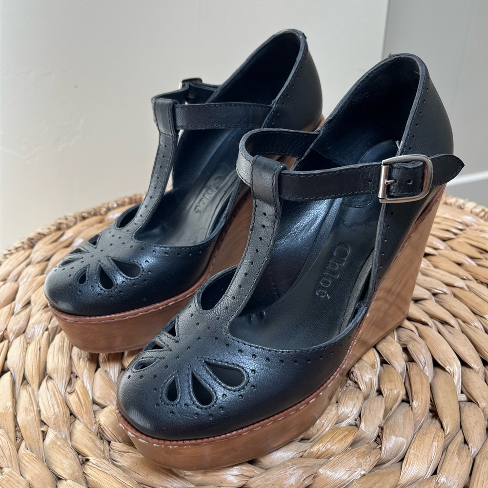 Chloé Women’s Black T-Strap Laser Cut Leather Cut-Out Wooden Wedge Heels Sz 35/5